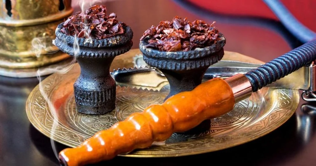 découvrez notre sélection premium de tabac à chicha, offrant des saveurs variées pour une expérience authentique et agréable.